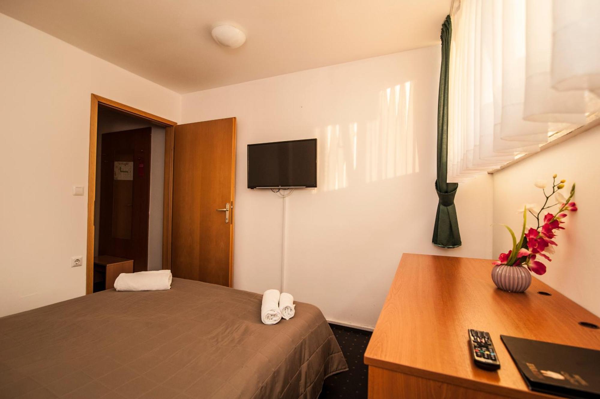 Hotel Faraon Celje Room photo